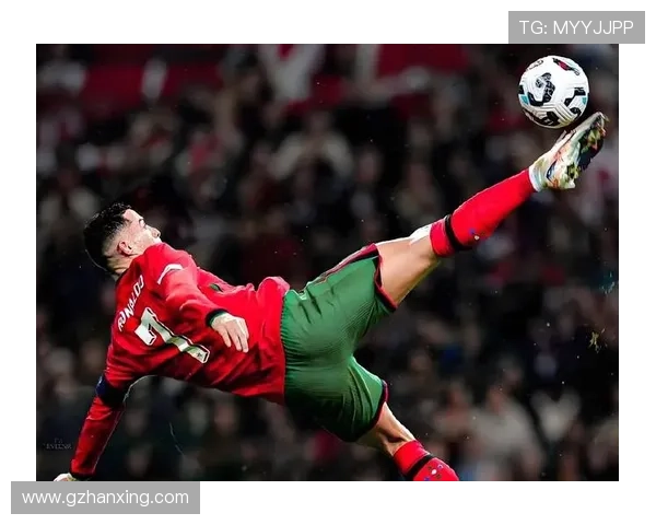 香港足球明星队昆山队员展现卓越技艺助力球队争夺荣誉 香港足球明星队昆山队员展现卓越技艺助力球队争夺荣誉