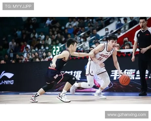 广州篮球队进攻表现分析:优缺点与未来改进方向探讨 广州篮球队进攻表现分析:优缺点与未来改进方向探讨