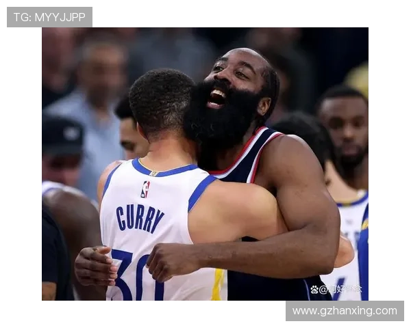 足球明星挑战哈登风格展现球场与篮球场的奇妙融合 足球明星挑战哈登风格展现球场与篮球场的奇妙融合