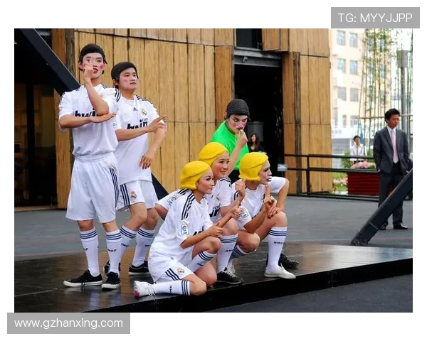 足球明星们的快乐时刻分享他们的欢笑与激情瞬间